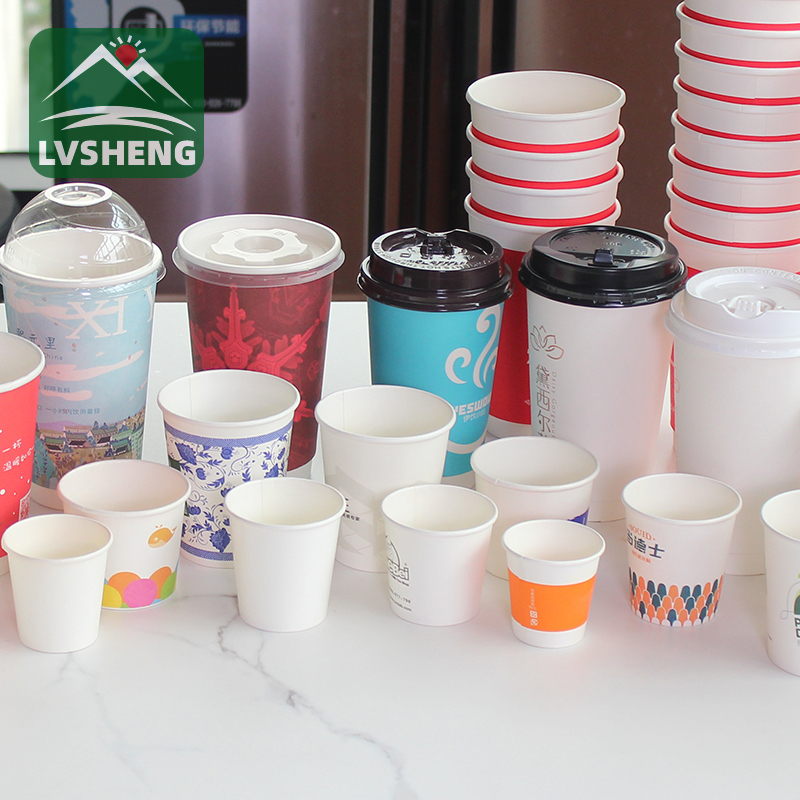 Fabrikisto laŭmenda emblemo presita forĵetebla Takeout Coffee Cup pakaĵo